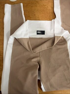 Beach Riot Sport Ribbed Colorblock High-Waist Leggings in Cream & Tan